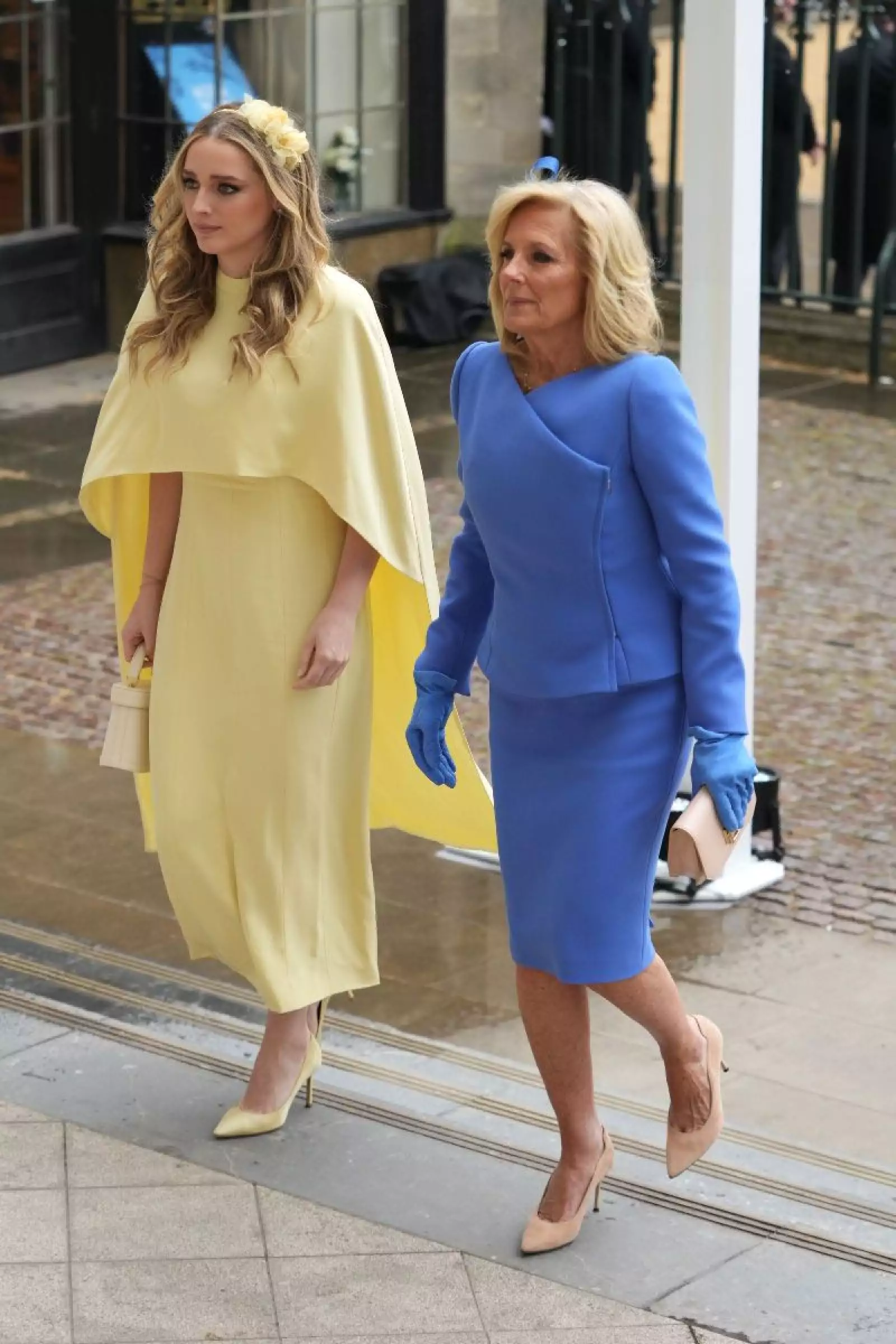 Jill Biden y su nieta Finnegan Biden en la coronación de Carlos III