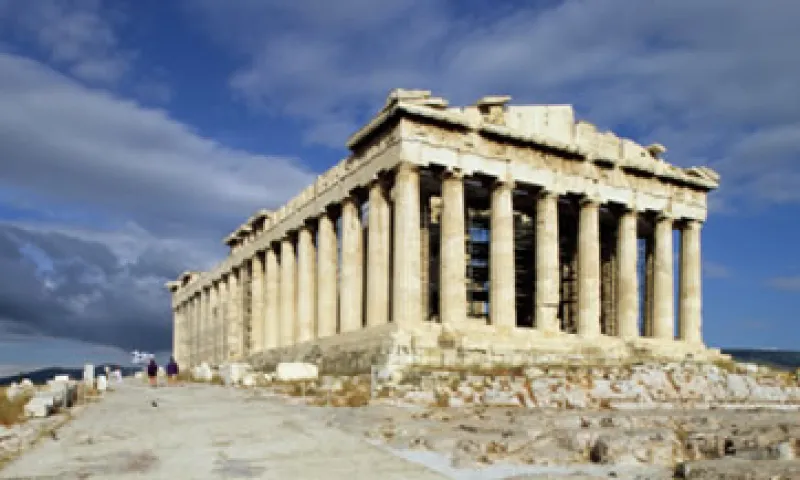 El acuerdo del canje de bonos, le perimitirá a Grecia orrar 107,000 millones de euros de la deuda helena. (Foto: Thinkstock)