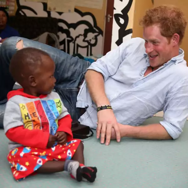 Desde los más grandes hasta los más pequeños, Harry se divirtió a lo grande con cada uno de las personas que conoció en su viaje a Lesotho.