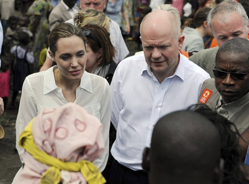 Angelina escuchó atenta a las víctimas de abuso sexual.