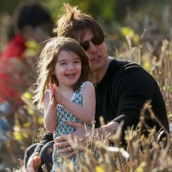 Suri en uno de sus momentos felices con Tom Cruise.