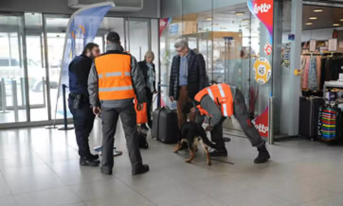 La computadora con el testamento fue encontrada en el aeropuerto de Bélgica. (Foto: AFP)