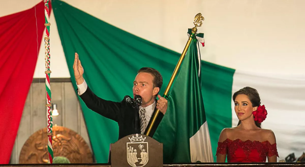 Manuel Velasco y Anahí durante el Grito de Independencia.
