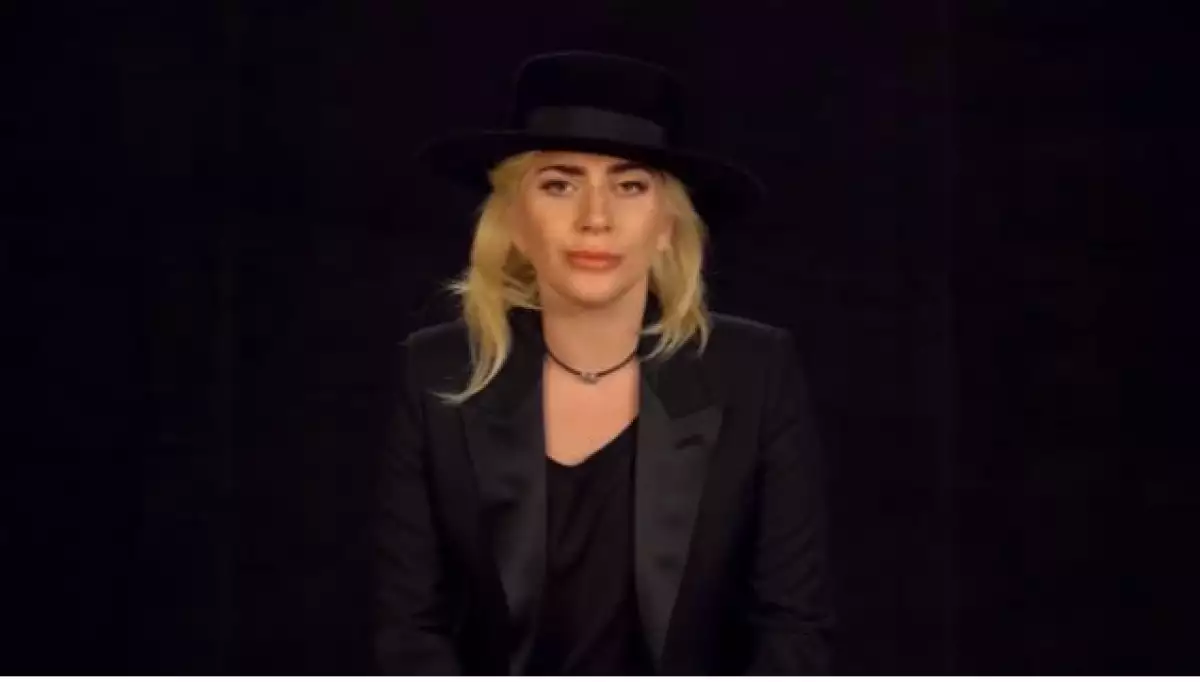 Las famosos también hicieron un llamado para aprobar leyes que prohíban la venta de armas en los Estados Unidos.