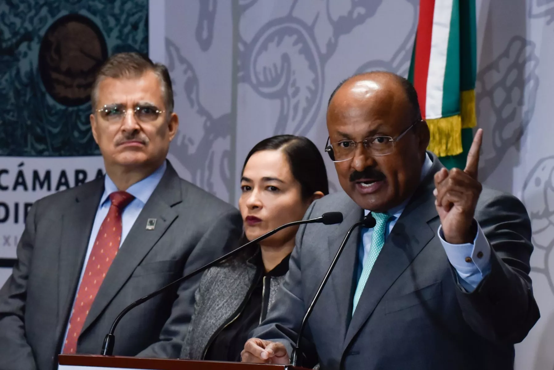 Los coordinadores parlamentarios: René Juárez Cisneros (PRI); Juan Carlos Romero Hicks (PAN) y Verónica Juárez Piña (PRD).
