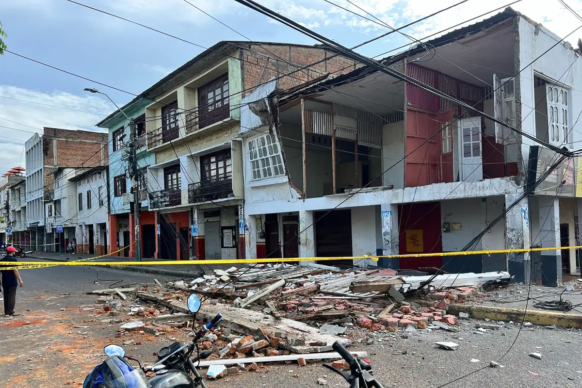 Temblor en Ecuador de 6.3 deja al menos 20 heridos y 135 casas dañadas
