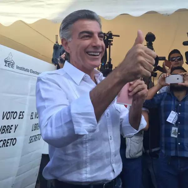 El candidato de la coalición que encabeza el PAN en Puebla, Antonio Gali Fayad fue el primero de los cinco que compiten por la sucesión de Rafael Moreno Valle en emitir su voto. Dijo esperar que las votaciones transcurran sin violencia y que esperará los resultados en su casa.