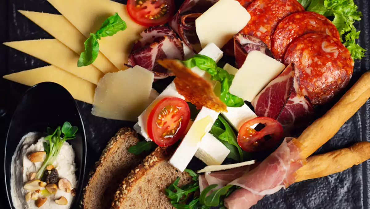 platillo con embutidos