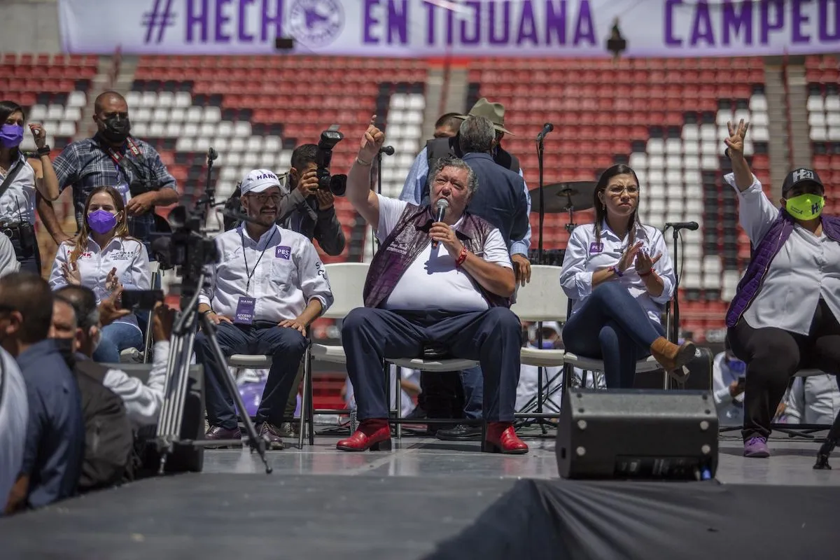 El candidato a la gubernatura de Baja California, Jorge Hank, realizó su cierre de campaña en el estadio Caliente.