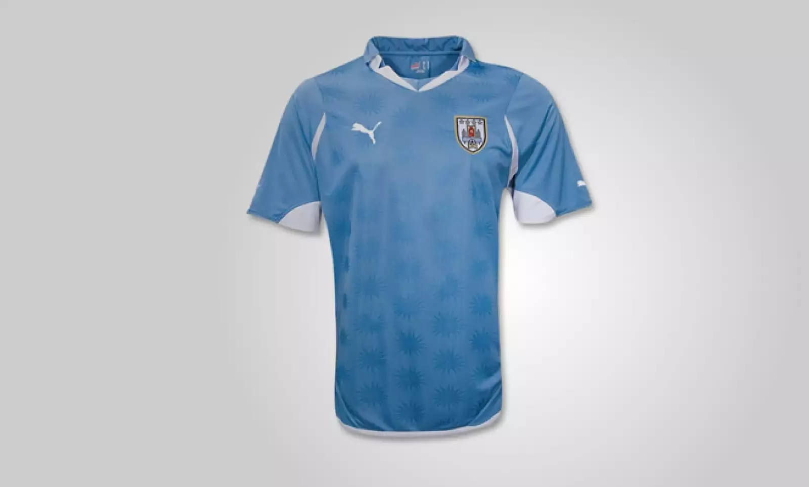 Una de las mejores delanteras de la copa, conformada por Diego Forlán, Edinson Cavani y Luis Suárez. Su playera tiene un costo de 54.99 dólares.