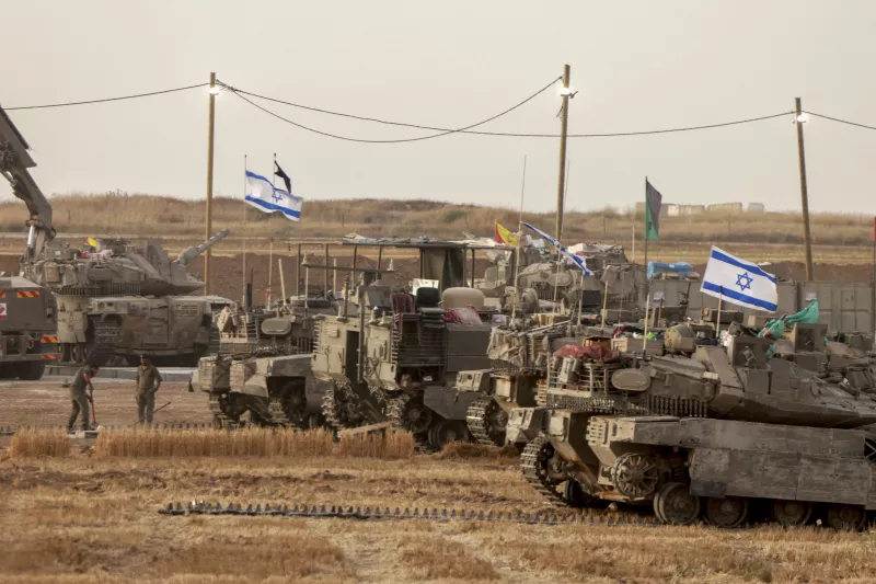 Tropas israelíes desplegadas junto a la frontera de Israel con la Franja de Gaza el 13 de mayo de 2025, en medio de la guerra en curso entre Israel y el movimiento militante palestino Hamás.