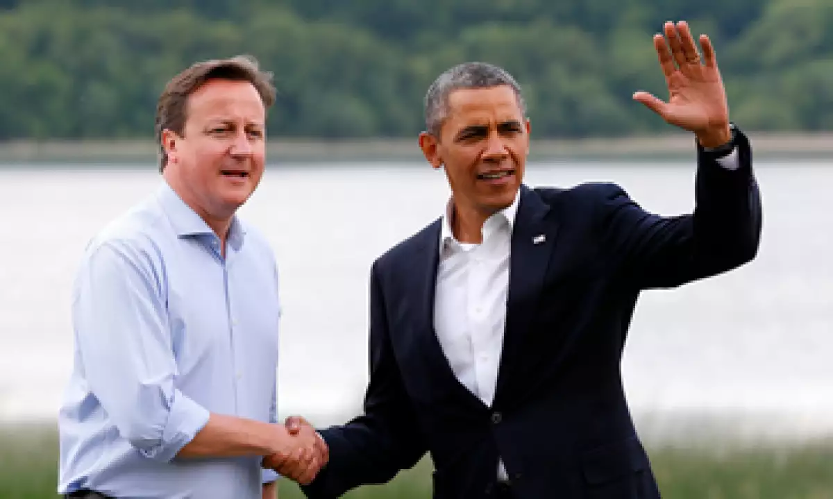 El presidente de EU, Barack Obama y el primer ministro británico, David Cameron se reunieron en el marco del G8 para discutir el TLC. (Foto: Reuters)
