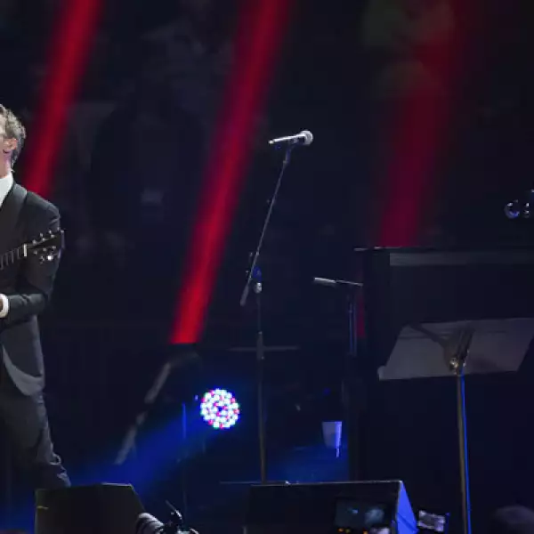 El concierto fue transmitido por 37 televisoras de Estados Unidos y más de 200 a nivel mundial. Chris Martin, vocalista de Coldplay, cantó ‘Viva la Vida’.