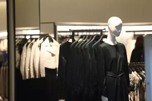 Zara reemplazará sus alarmas de plástico.
