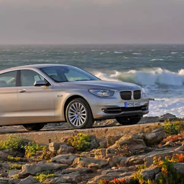 El automóvil ya se encuentra disponible en México: su versión básica, la Serie 535iA Gran Turismo tiene un precio de 71,800 dólares; la versión Serie 550iA Gran Turismo, empieza en un precio de 92,300 dólares.