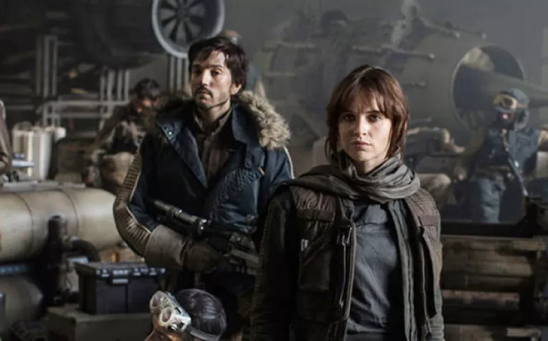 Sin duda una de las grandes sorpresas de la más reciente entrega de la saga es la participación del actor mexicano y ya puedes ver un poco de su personaje.