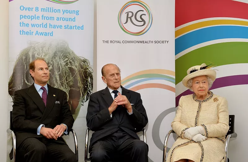 Príncipe Eduardo, duque de Edimburgo y la reina Isabel II