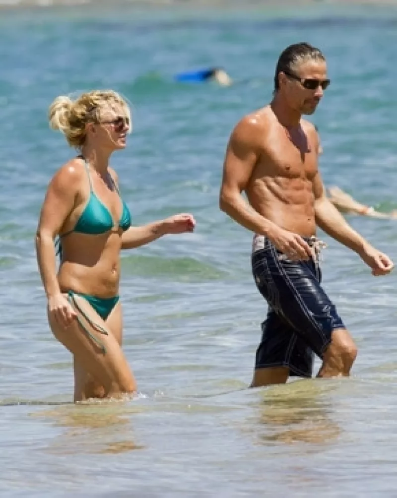 La cantante fue tratada como reina mientras celebraba su cumpleaños 29 junto a su novio, Jason Trawick.