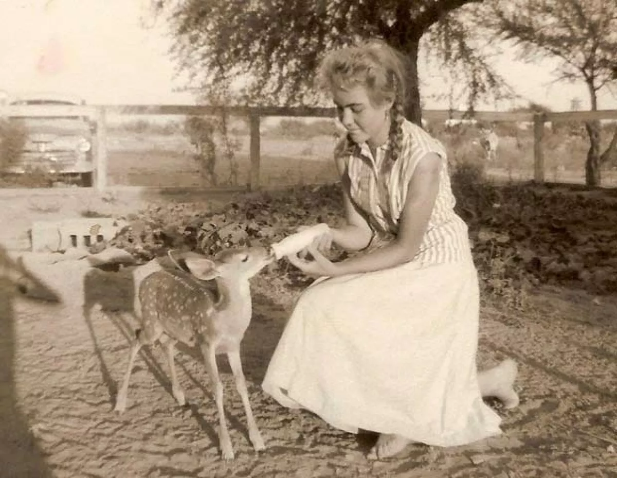 Flor Barba, antes de tener a sus diez, en el rancho de su abuelo. `Es por eso que me gusta que me llamen Lucía la de FlorÂ´, Lucía Orozco.