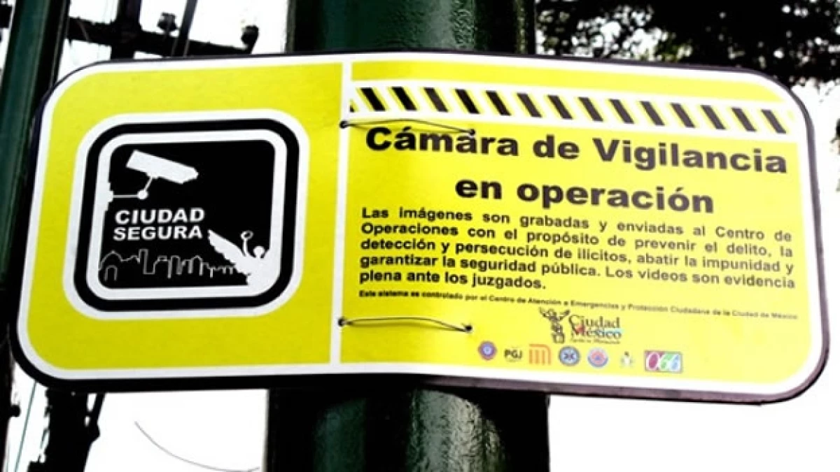 Las cámaras que vigilan los centros comerciales y unidades habitacionales en el DF deben estar conectadas al C4, dijo el mandatario capitalino