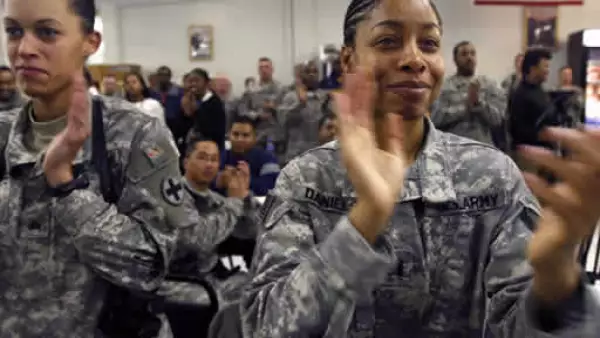 Soldados estadounidenses en su base de Kabul aplaudieron de pie la asunción del afroamericano.
