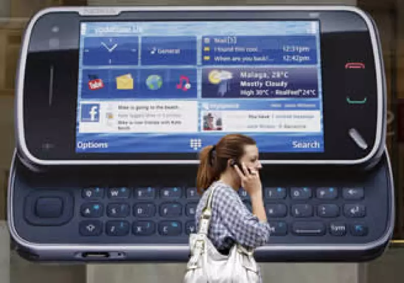 Nokia ha visto caer su cuota de mercado en teléfonos inteligentes en los últimos años por el crecimiento de Apple y otros fabricantes. (Foto: Reuters)