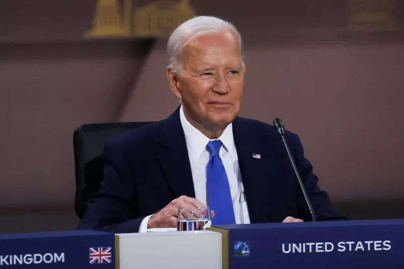 El presidente de Estados Unidos, Joe Biden, asiste a una reunión del Consejo del Atlántico Norte a nivel de Jefes de Estado y de Gobierno, de la Unión Europea y del Indo-Pacífico durante la cumbre del 75º aniversario de la OTAN en Washington, Estados Unidos, el 11 de julio de 2024.