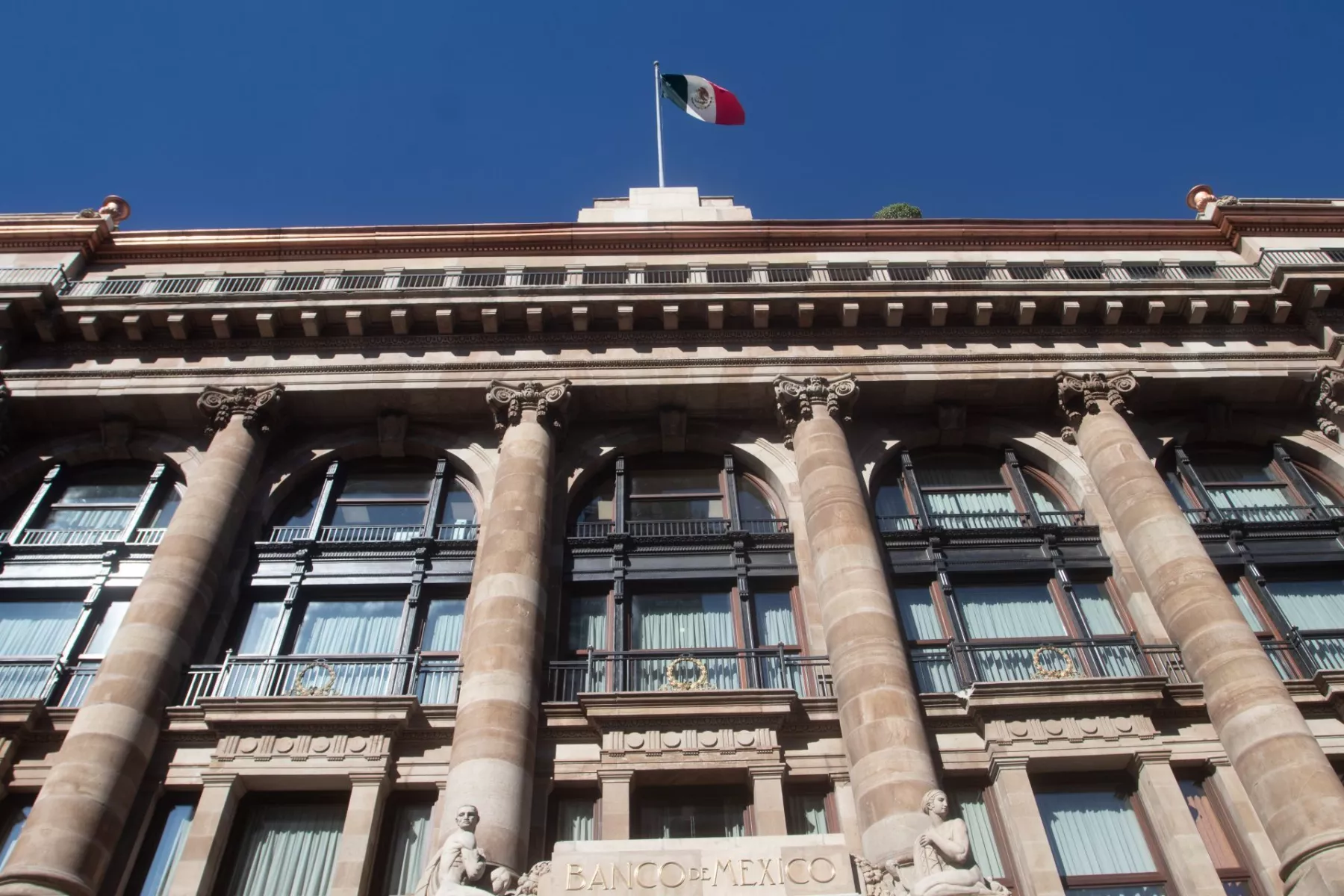 El Banco de México (Banxico) se pronunció sobre los riesgos que implica la aprobación del proyecto de reforma a la ley del banco central en materia de captación de divisas