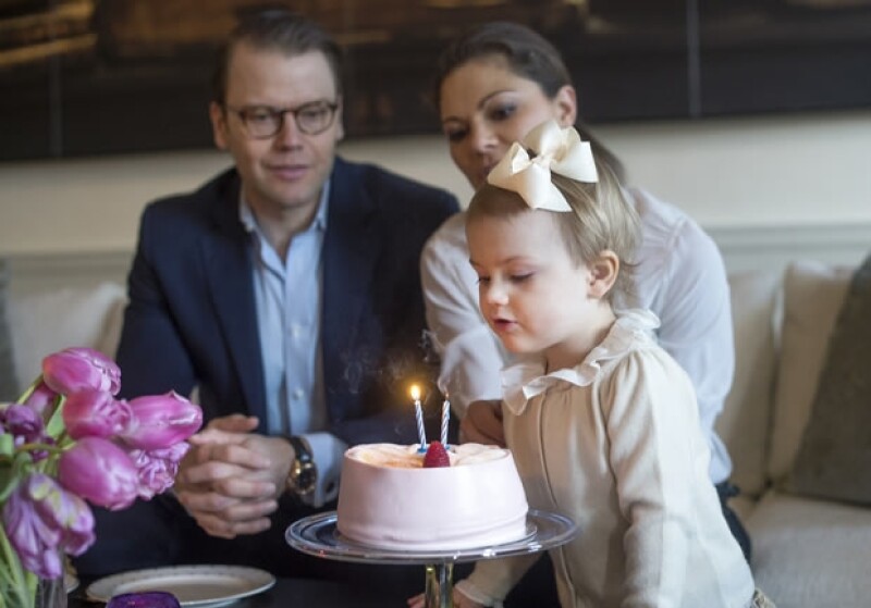 La pequeña festejó su cumpleaños número dos en compañía de su familia.