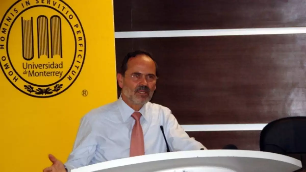 Foto de Gustavo Madero en su gira por Nuevo León