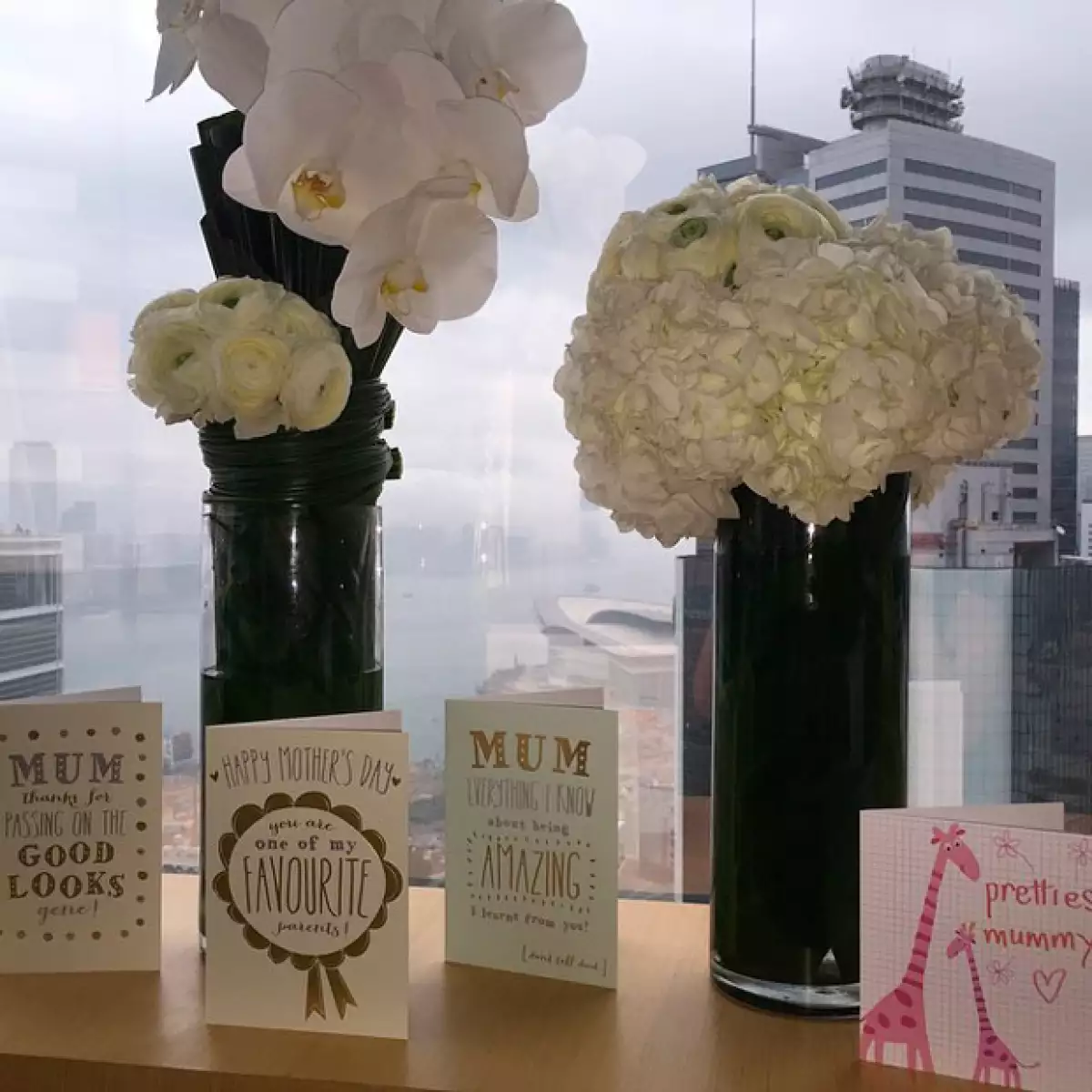 Victoria también fue felicitada por sus hijos y esposo en este día tan especial para los británicos.