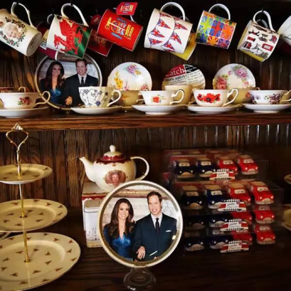 El ambiente que se respira en Gran Bretaña es el de una gran fiesta similar al del día de la boda real entre Kate y Guillermo.