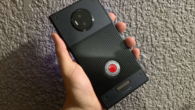 El equipo tiene un cuerpo de aluminio y pantalla de 5.7 pulgadas LCD