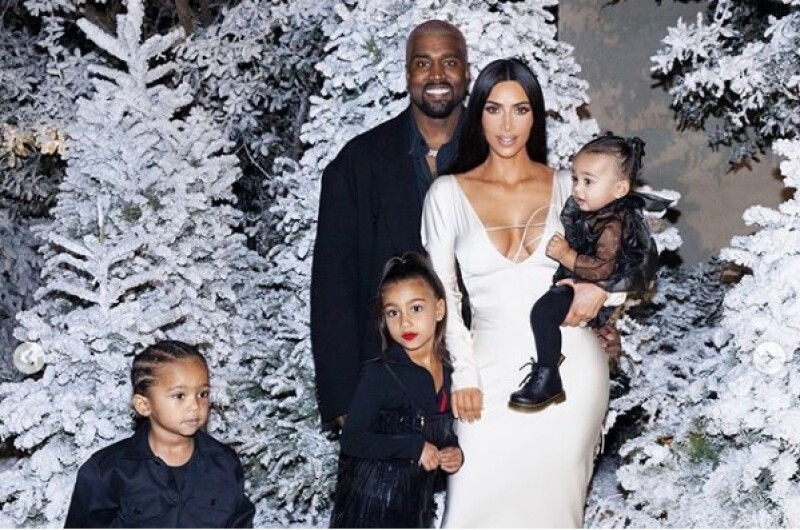 Las fotos de la familia Kardashian causan polémica (Foto: Instagram)