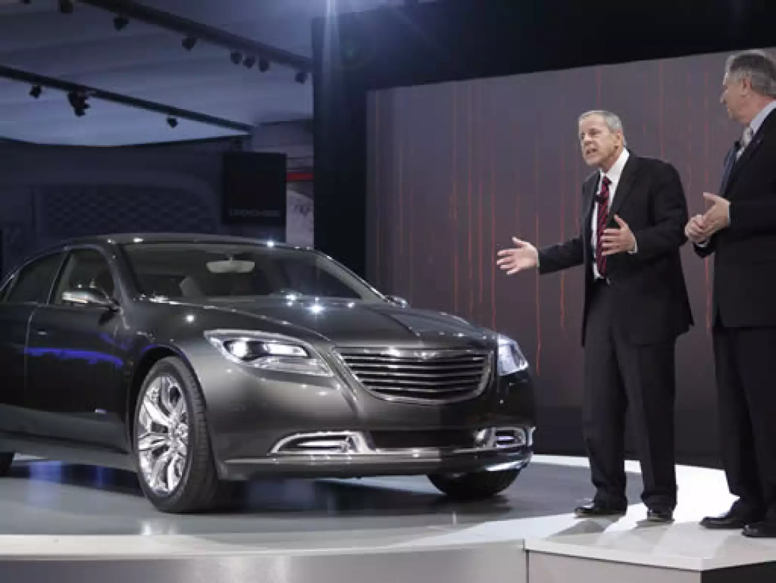 El 200C EV es el nuevo sedán mediano de Chrysler, que además es eléctrico.