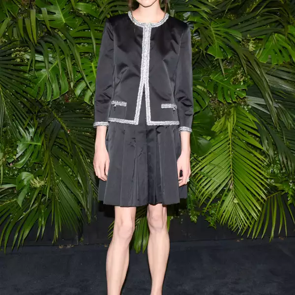 18_Margaret_QUALLEY_CHANEL_Charles_FINCH_PreOscarsDinner_2020_4_LD.jpg