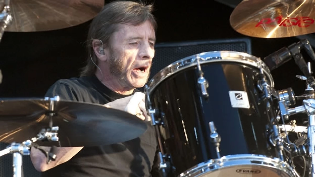 El baterista de AC/DC Phil Rudd enfrentará cargos por amenaza de muerte y posesión de drogas