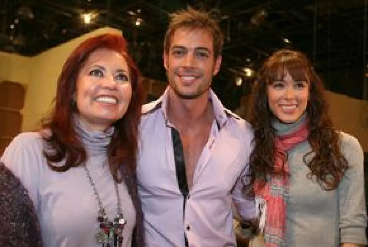 Dan el pizarrazo de la escena 8 del capítulo 42 de la telenovela de Carla Estrada, protagonizada por William Levy y Jacqueline Bracamontes .