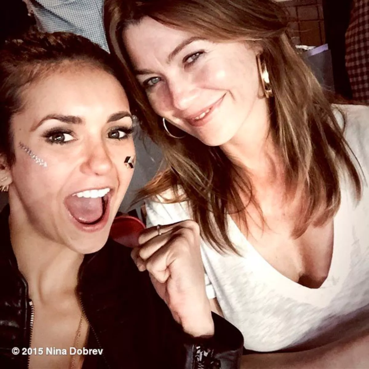 Muy contentas aparecieron las actrices.