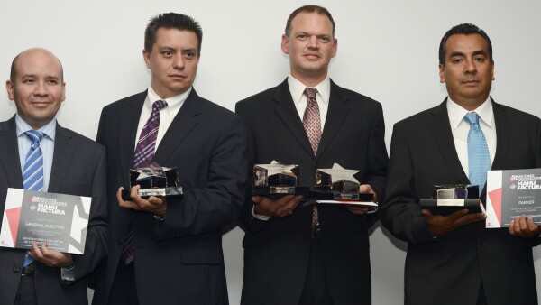 Helio Gonz�lez, Marco Vera de General Electric; James Gully de (MCFA) Caterpillar y V�ctor Barrera de Parker
