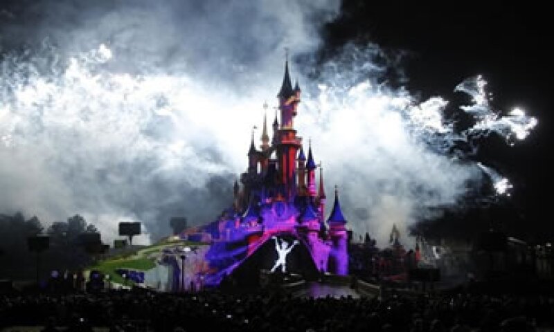 Disneyland Paris, que abrió en 1992 al este de la capital francesa, sufrió una fuerte caída de visitantes entre enero y junio de este año. (Foto: Reuters)
