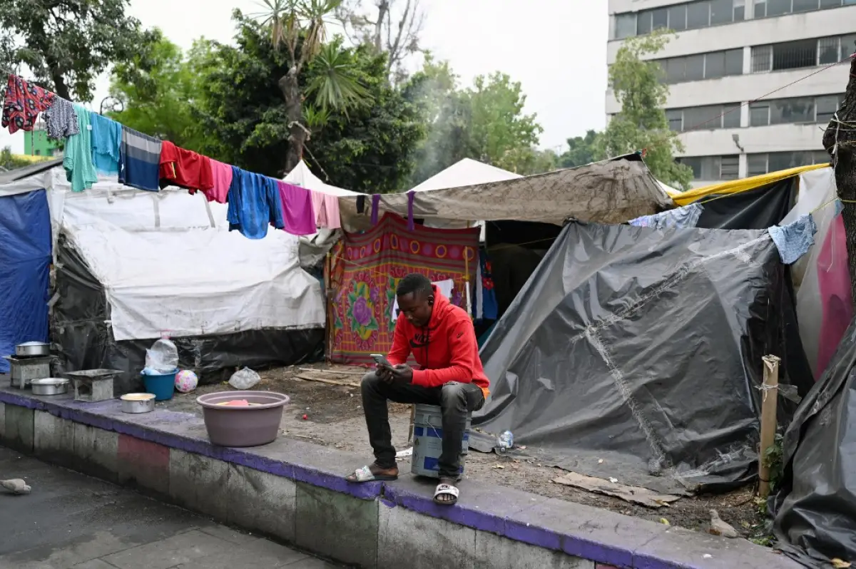 CDMX, la Ciudad Santuario que da a migrantes hacinamiento y condiciones insalubres