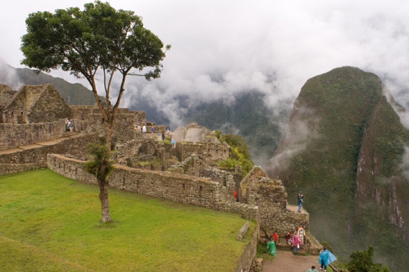 Según la Dirección Regional Cultura del Cusco, el hombre burló las medidas de seguridad e ingresó a una zona restringida debido a su cercanía a profundos barrancos.