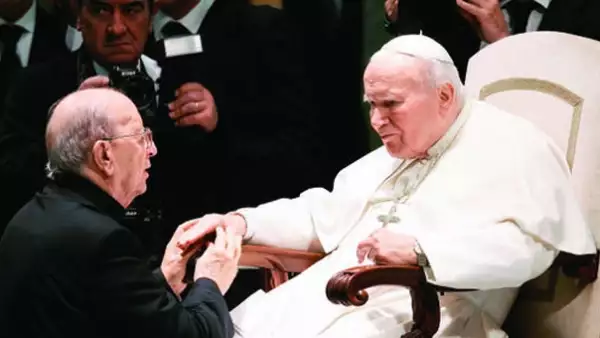 El padre mexicano fue apoyado en todo momento por el Papa Juan Pablo II.