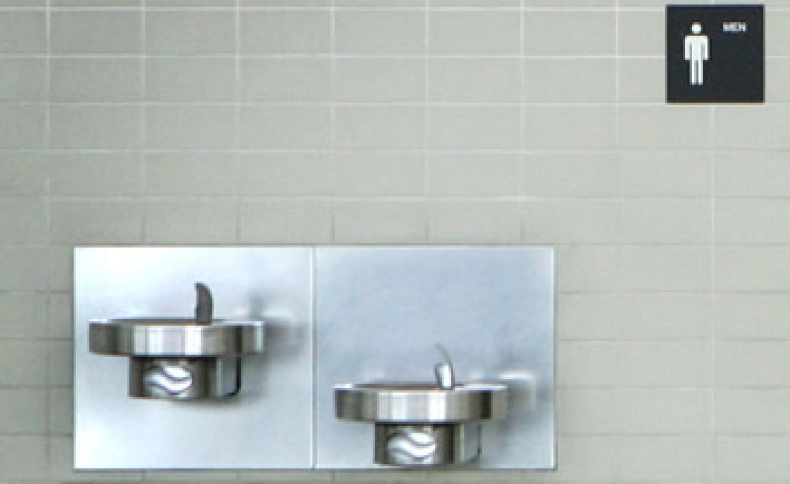 Empresa limita ida al baño a 6 minutos