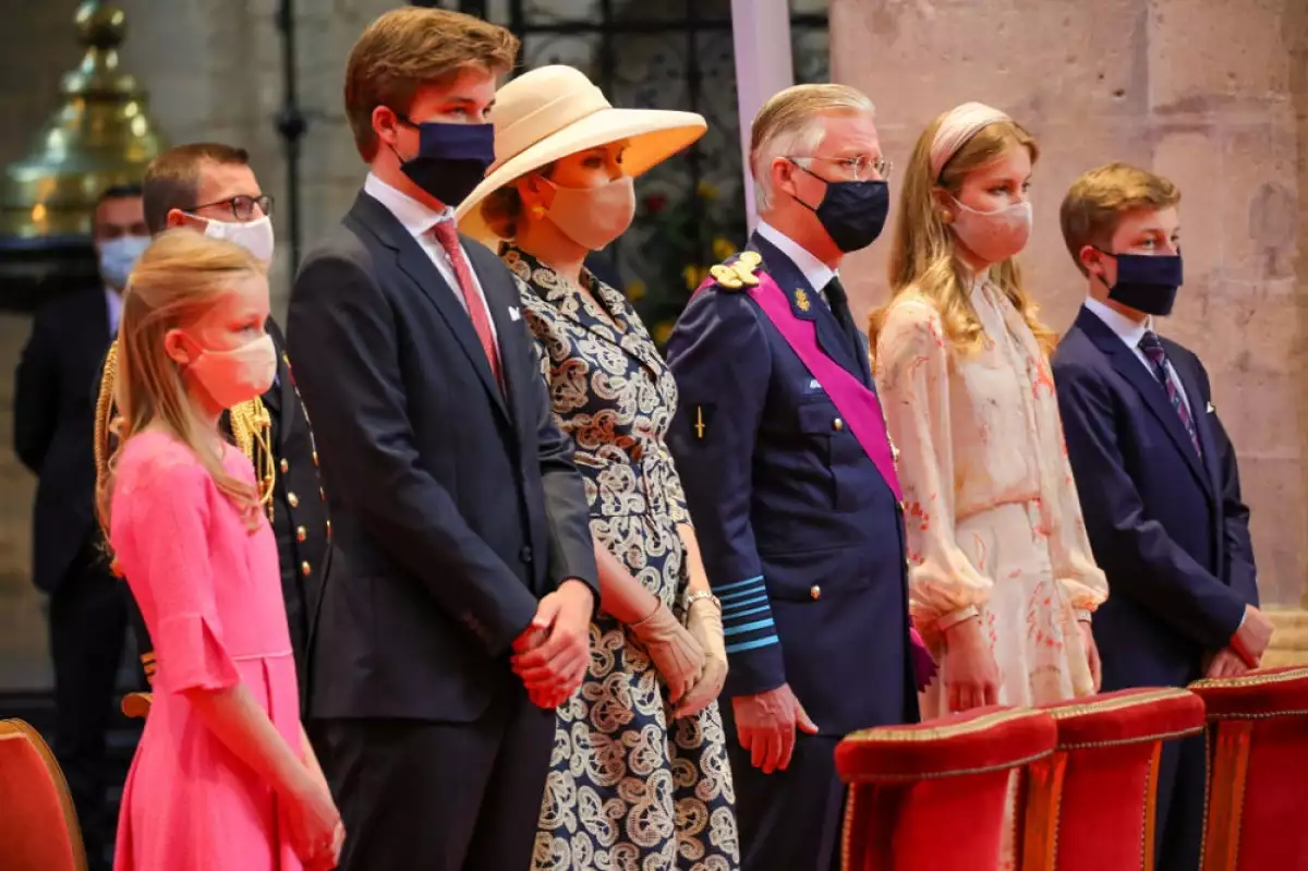 Princesa Eléonore, príncipe Gabriel, reina Mathilde, rey Felipe, princesa Elisabeth y el príncipe Emmanuel.