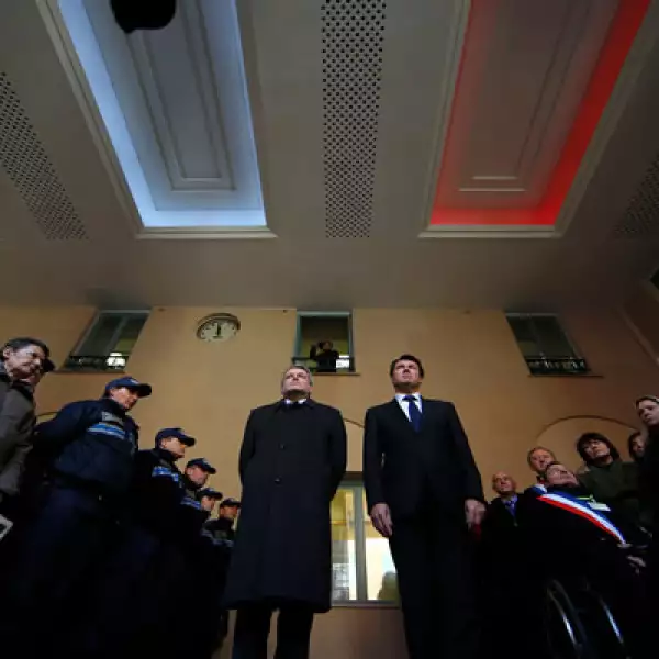 Funcionarios guardaron un minuto de silencio