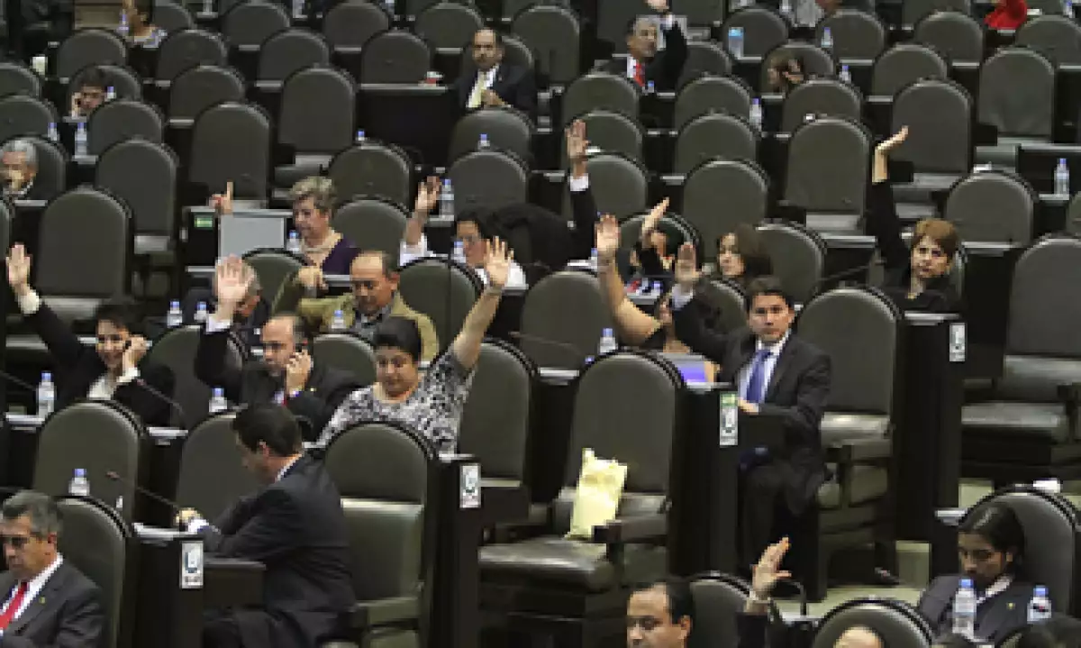 Los diputados indican que las deudas de los estados han crecido porque los recursos que reciben son insuficientes.  (Foto: Notimex)