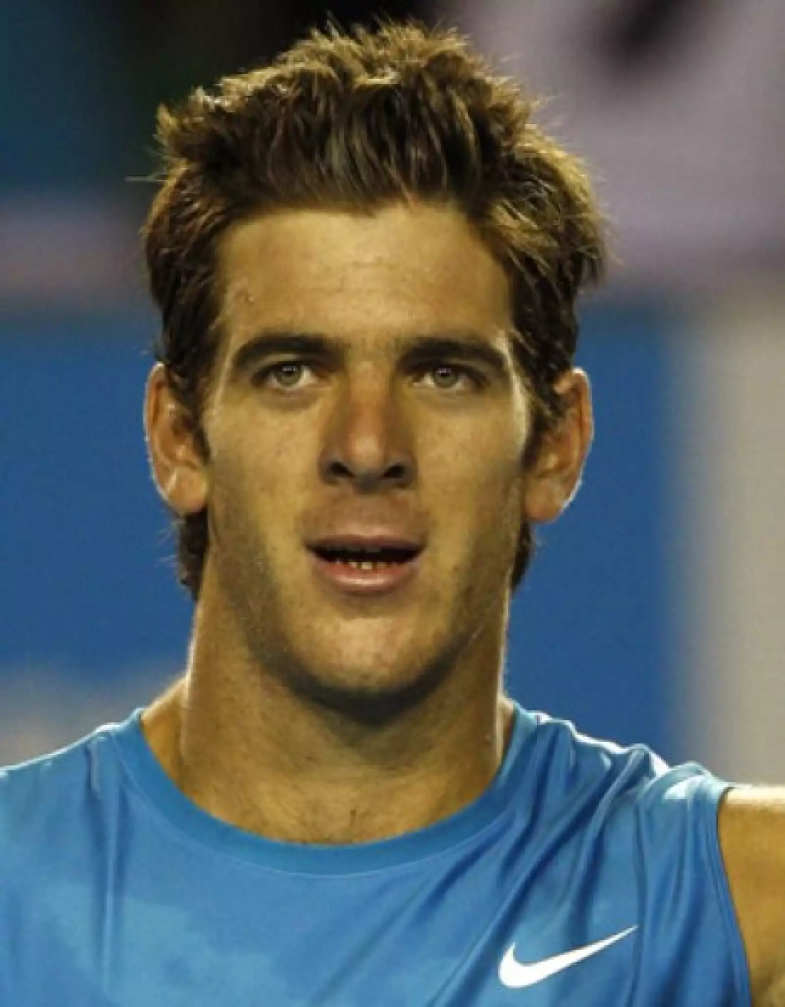 Argentino, tiene 20 años, actualmente ocupa el sexto lugar como mejor del mundo luego de su participación en el torneo de Auckland, donde resultó vencedor.