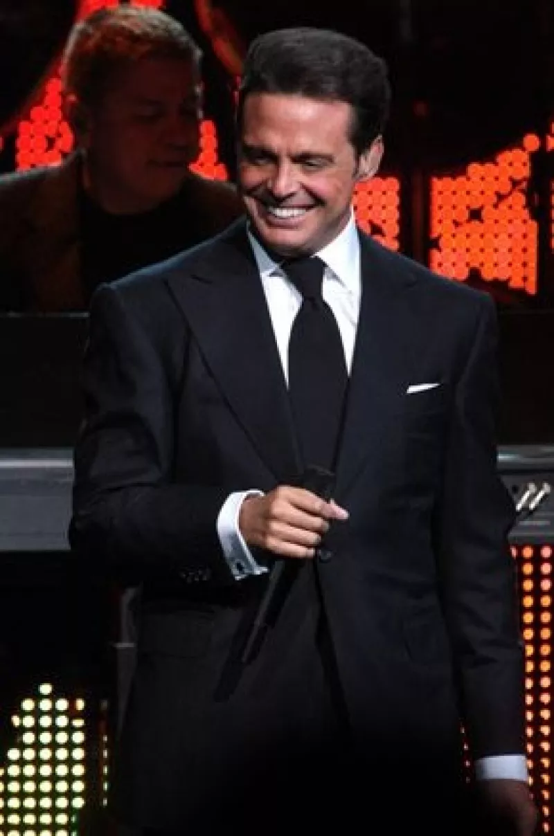 Los médicos del cantante están en espera de que su condición mejore para poder intervenirlo quirúrgicamente.